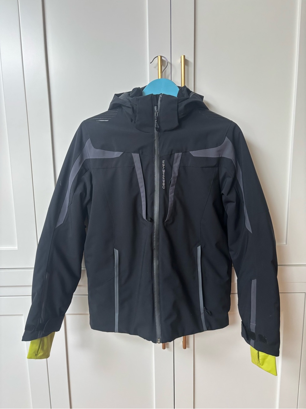 Obermeyer Black Men’s Hooded Ski Jacket with Gray Accents and Lime Cuffs